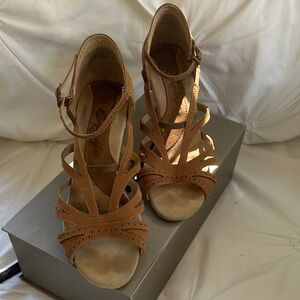 Capezio Madison Heels in Fawn